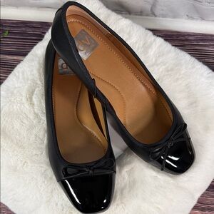 Dolce Vita Moxy Elegant Black Women's Flats NIB shiny patent with bows